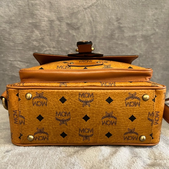 MCM Camera Bag - Picture 14 of 15